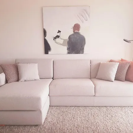 Leonie Met Parking Apartmán *